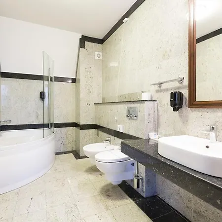 & Hotel 4*