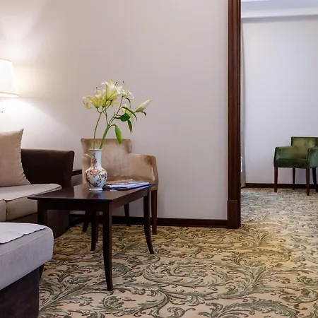 & Hotel 4*