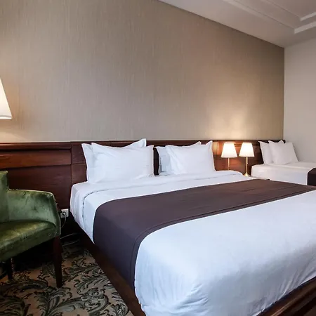 Hotel & 4*