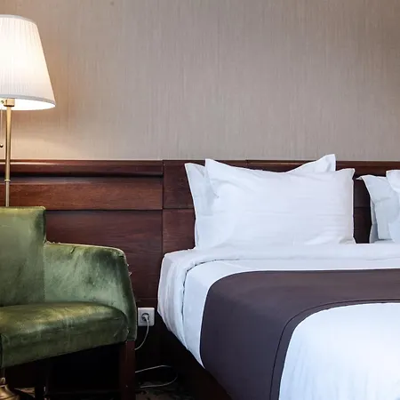 & Hotel 4*