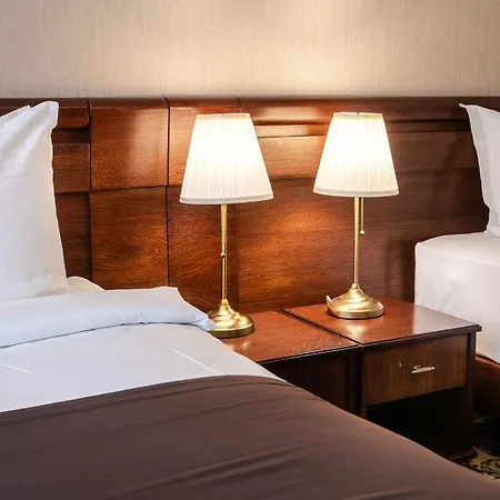 Hotel & 4*
