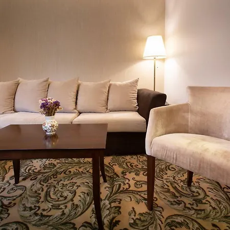 & Hotel 4*
