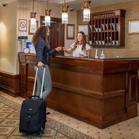 Hotel &