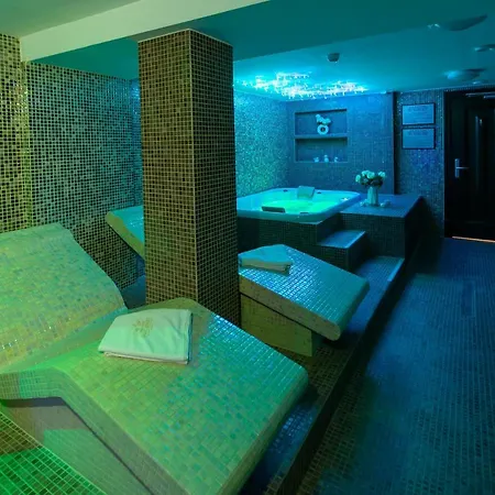 & 4* Palic
