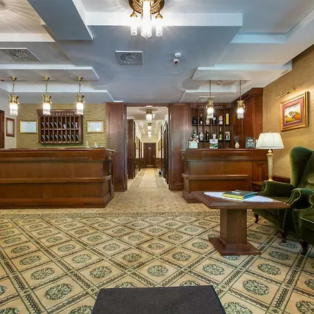 & Hotel