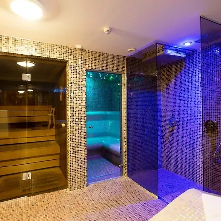 Hotel & 4*
